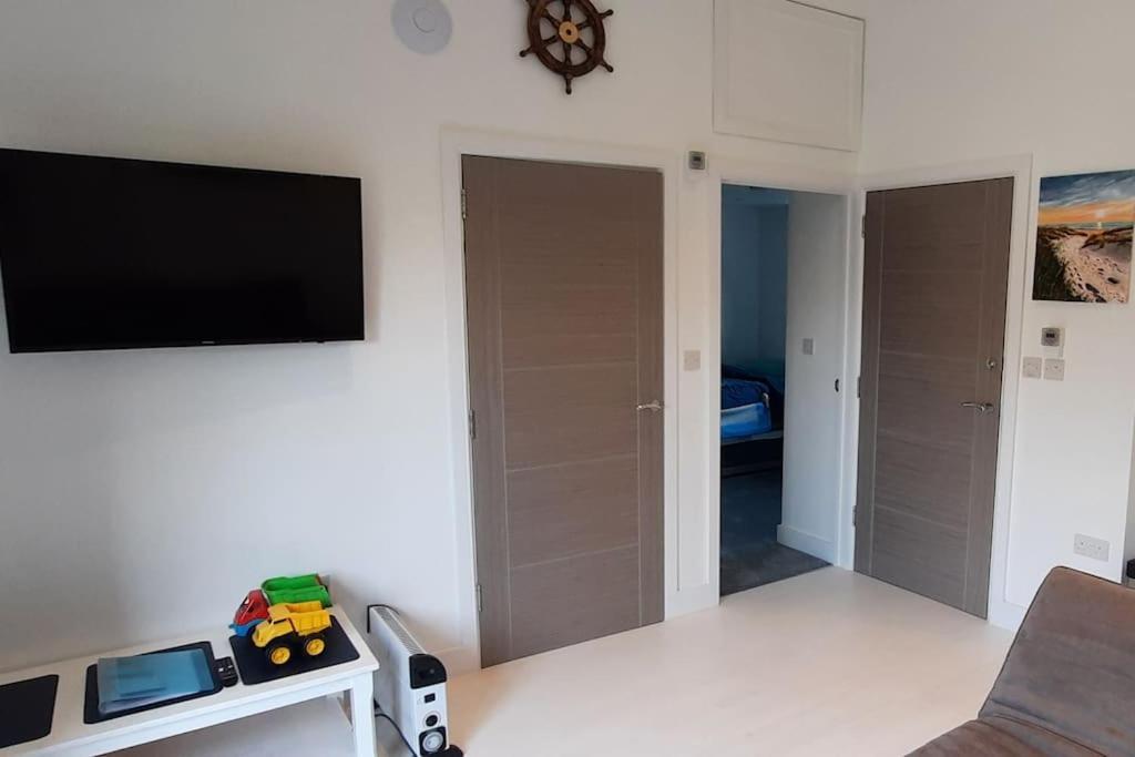 Sycamore Lodge Kent With Ev Zappi Type 2, Swimming Pool For A Fee Sellindge Eksteriør bilde